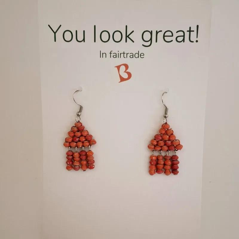 Oorbellen | KIBIBI | donkerroze papierkralen | fairtrade & upcycled