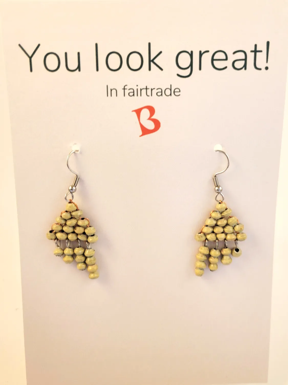 Oorbellen | KIBIBI | pastelgroene papierkralen | fairtrade & upcycled Oorbellen | KIBIBI | pastelgroene papierkralen | fairtrade & upcycled