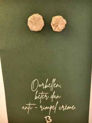 Oorbellen | KIBIBI | papier ecru grote steker | fairtrade & upcycled Oorbellen | KIBIBI | papier ecru grote steker | fairtrade & upcycled
