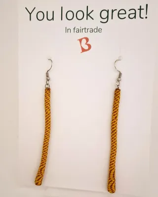 Oorbellen | KIBIBI | geel katoen en koperdraad | upcycled en fairtrade Oorbellen | KIBIBI | geel katoen en koperdraad | upcycled en fairtrade