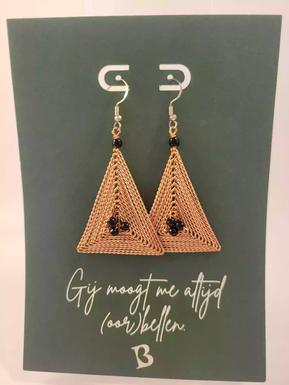 Oorbellen | KIBIBI | koperdraad driehoek| upcycled & fairtrade Oorbellen | KIBIBI | koperdraad driehoek| upcycled & fairtrade