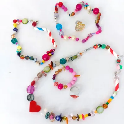 Verjaardagsfeest voor 4- tot 6-jarigen: Sieraden knutselen
