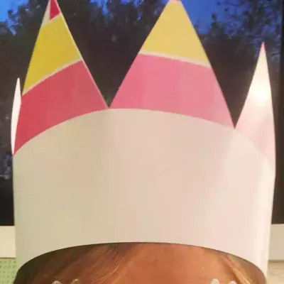 Circulaire kartonnen kroon