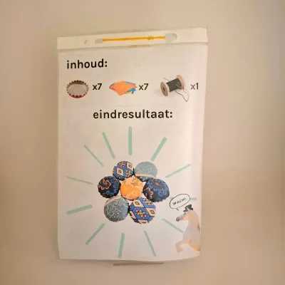 Knutselpakket vanaf 10 jaar | Onderlegger van beklede kroonkurken | Made by REST