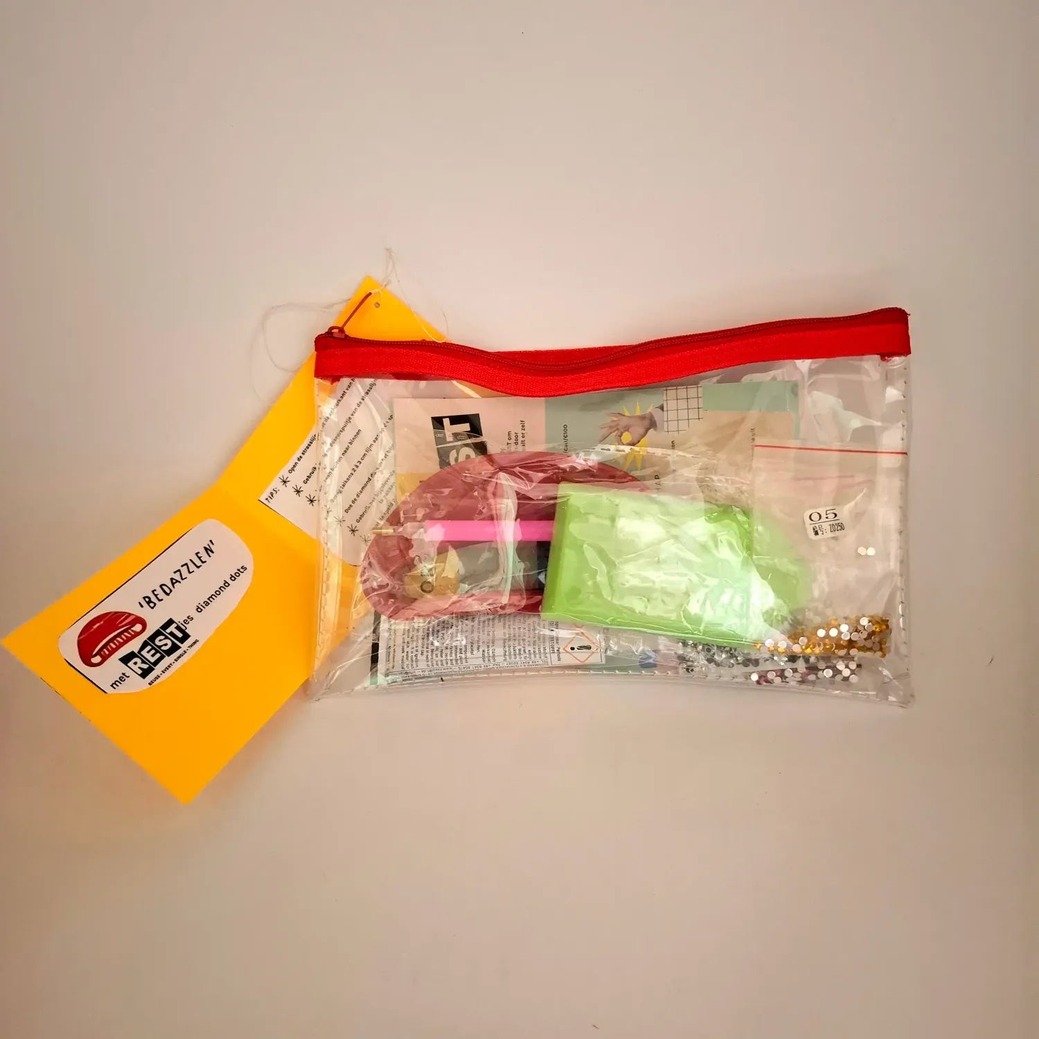 Knutselpakket vanaf 8 jaar | Haarspeld 'bedazzlen' | Made by REST Knutselpakket vanaf 8 jaar | Haarspeld 'bedazzlen' | Made by REST