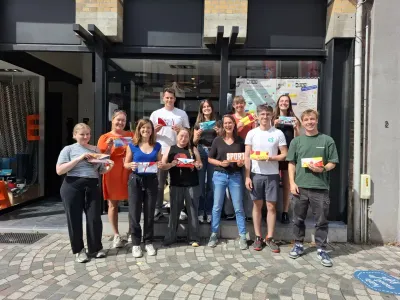 Teambuilding workshop: etuis naaien uit oude banners