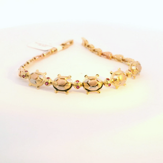 Elegant Turtle Bracelet in Gold