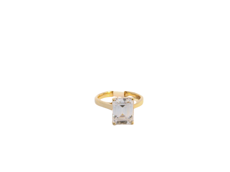 Elegant 14K Gold Ring with Clear Gemstone