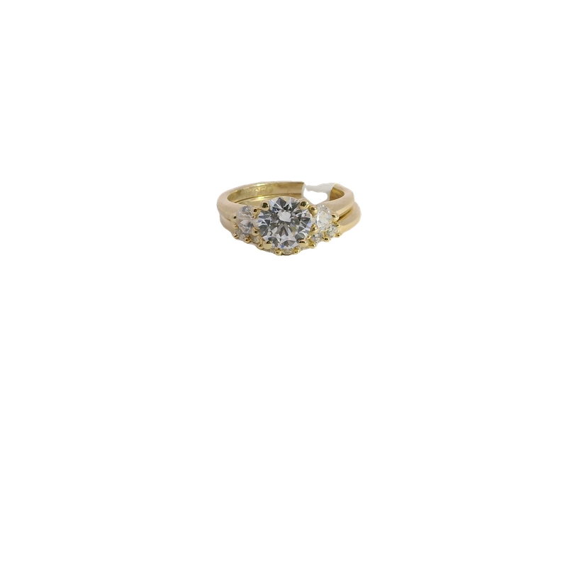 Elegant 14k Gold Ring with Sparkling Gemstone