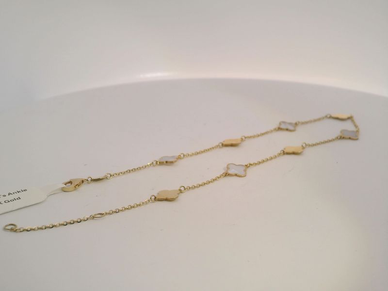 Gold Ankle Bracelet with Round Cabochon Pearl