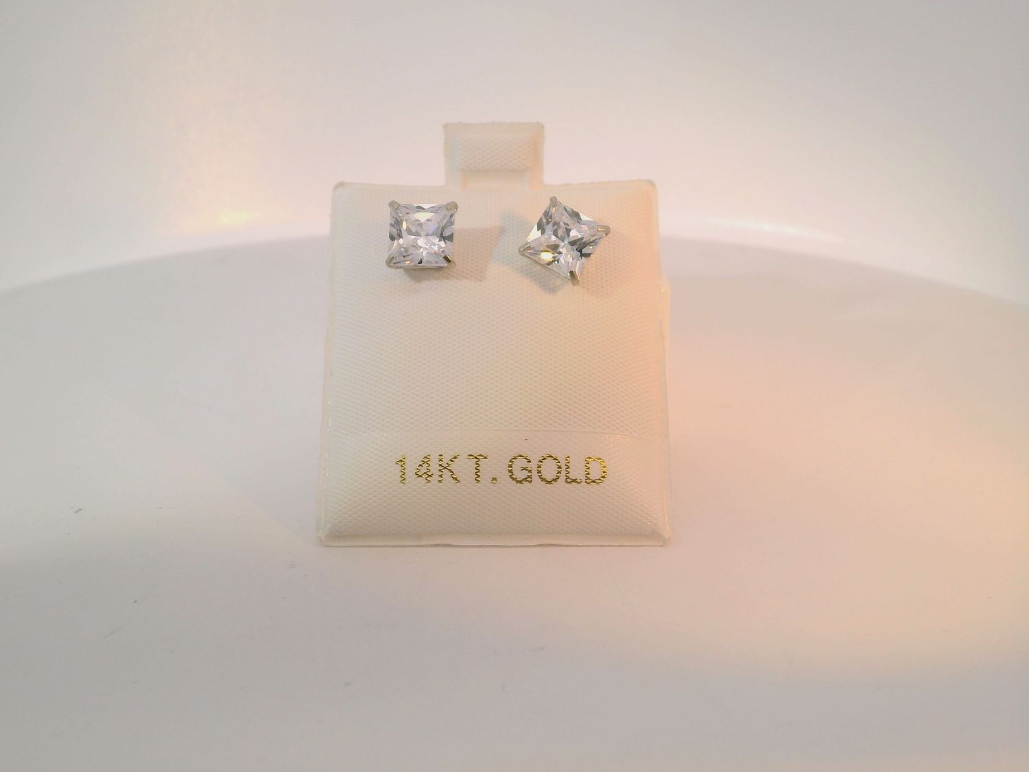 White Gold Stud Earrings with Princess-Cut stone
