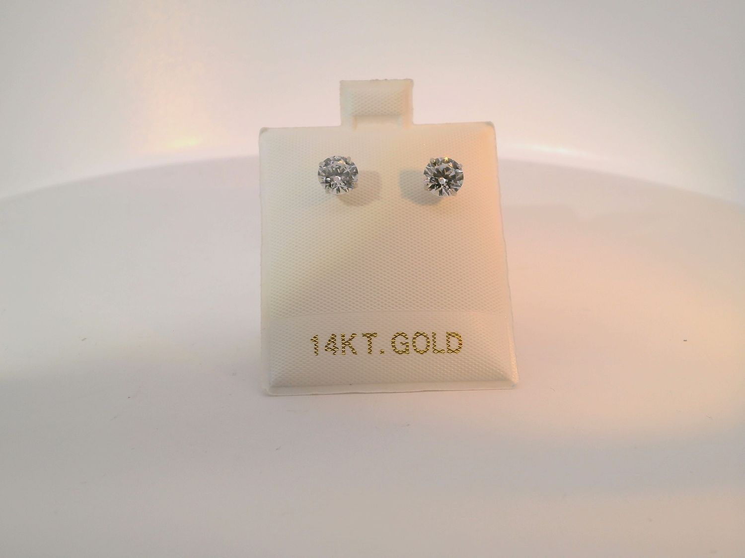 Classic white  Gold Stud Earrings with Round  stone