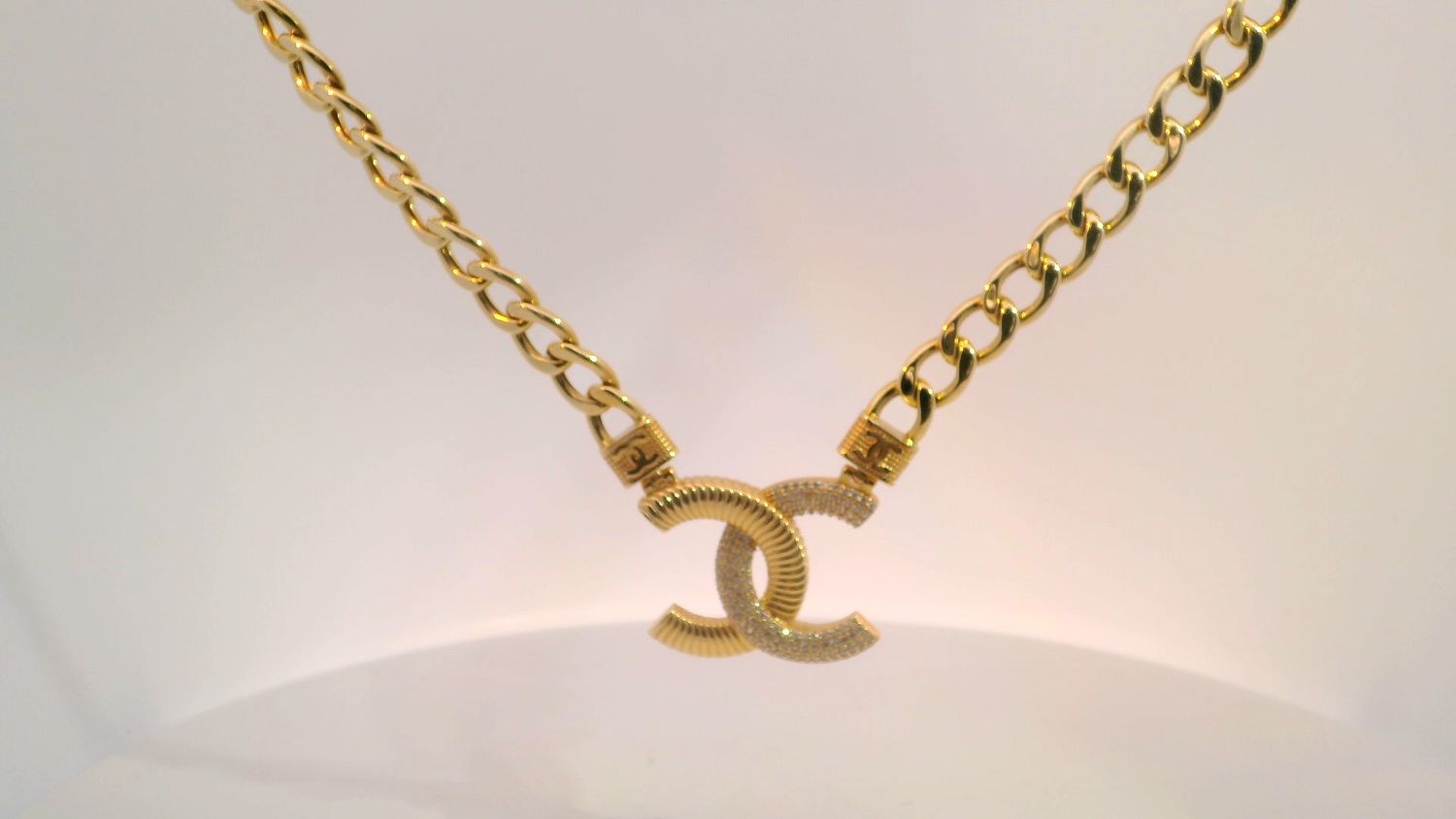 Exquisite Gold Chain Necklace