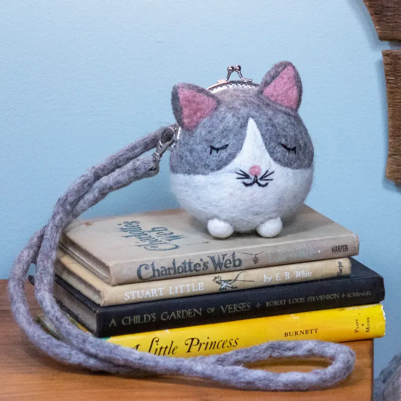 Cleo Critter Clutch