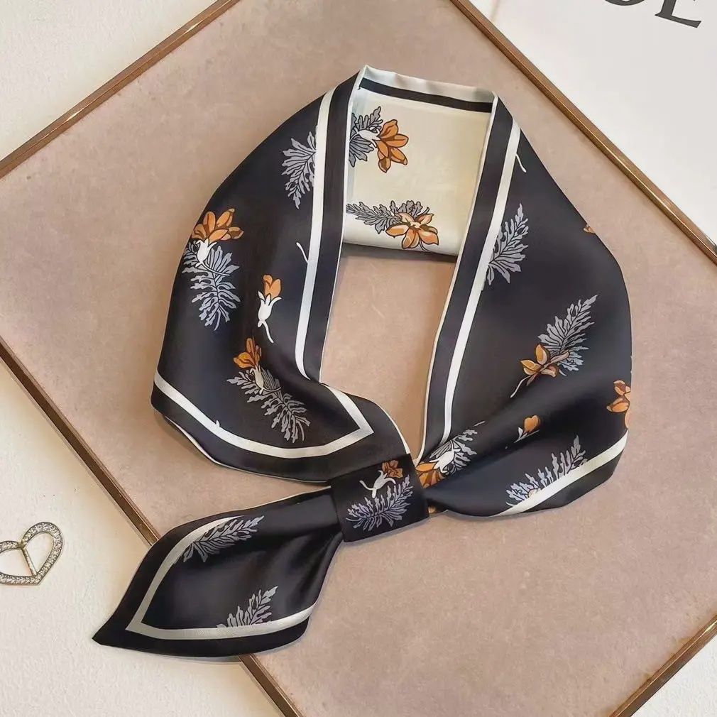Loop Scarf-Black/White Lilly