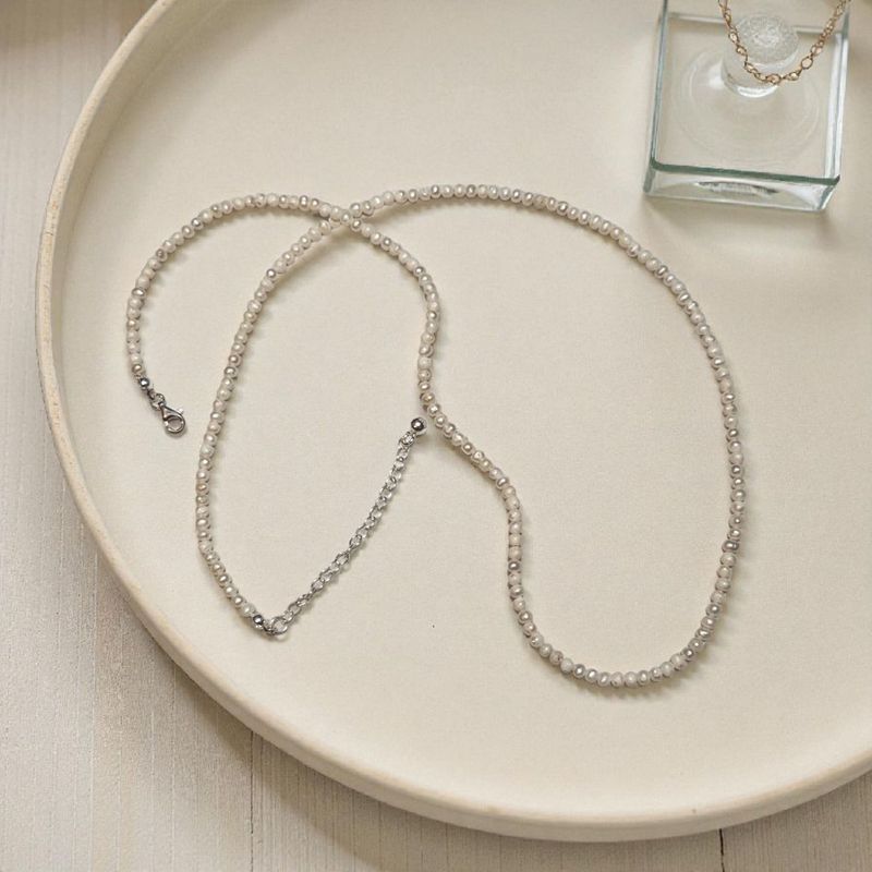 Naszyjnik z drobnych naturalnych pereł słodkowodnych Naszyjnik z drobnych naturalnych pereł słodkowodnych