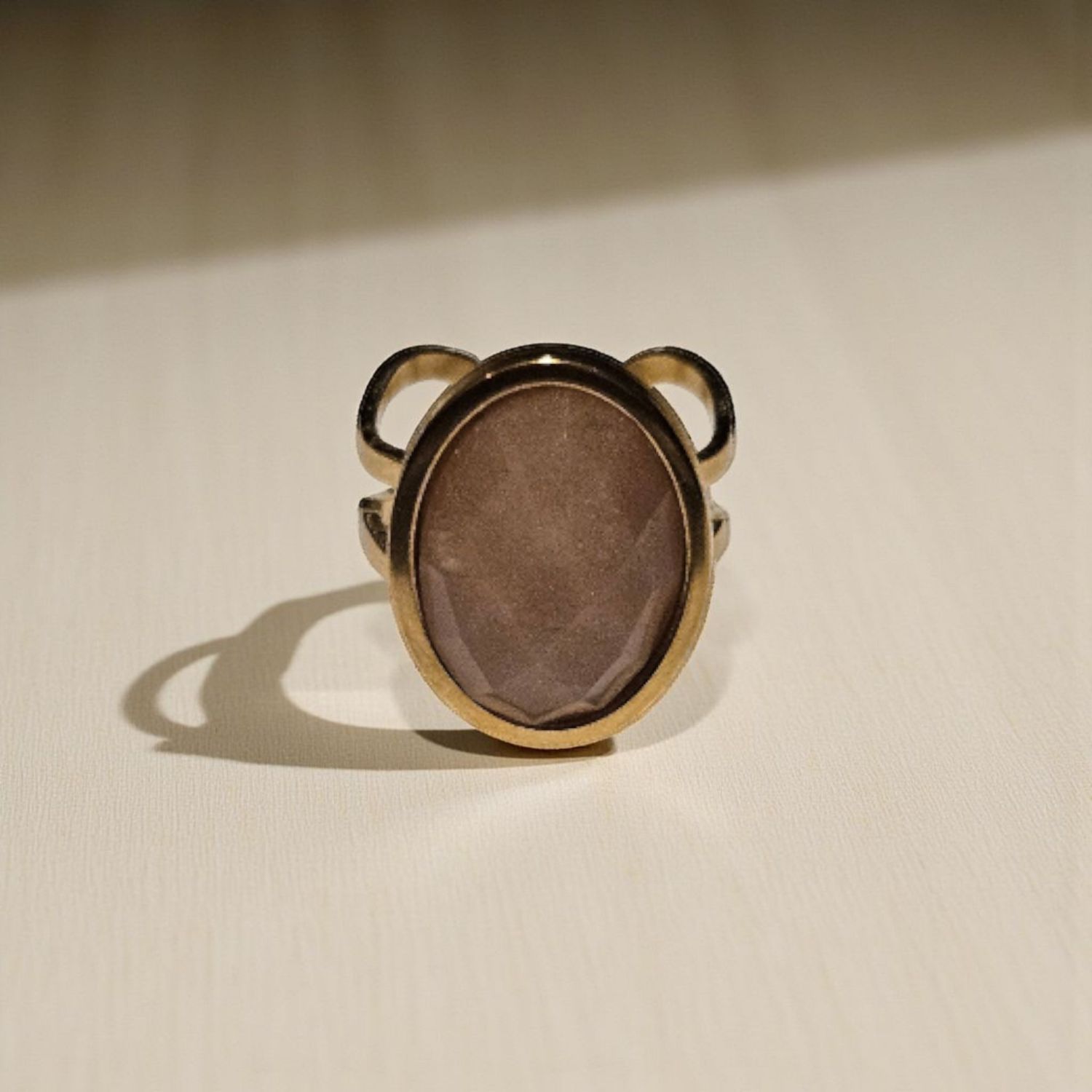 Pierścionek z kamieniem księżycowym