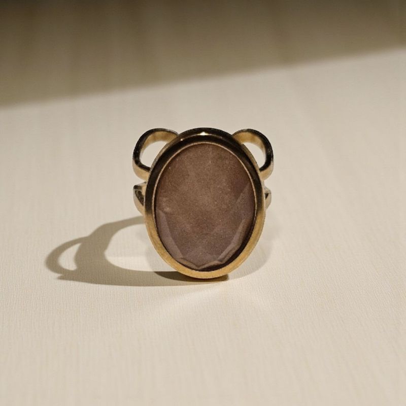 Pierścionek z kamieniem księżycowym