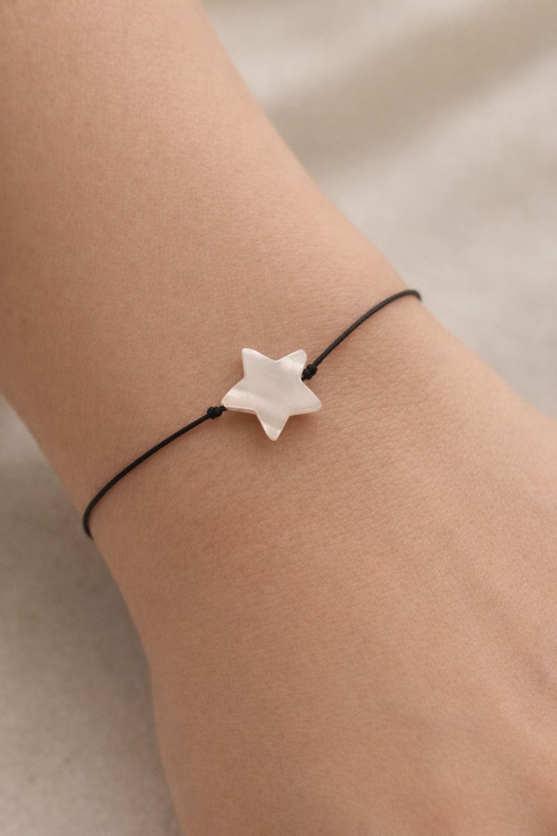 Bransoletka na sznurku - gwiazda z masy perłowej