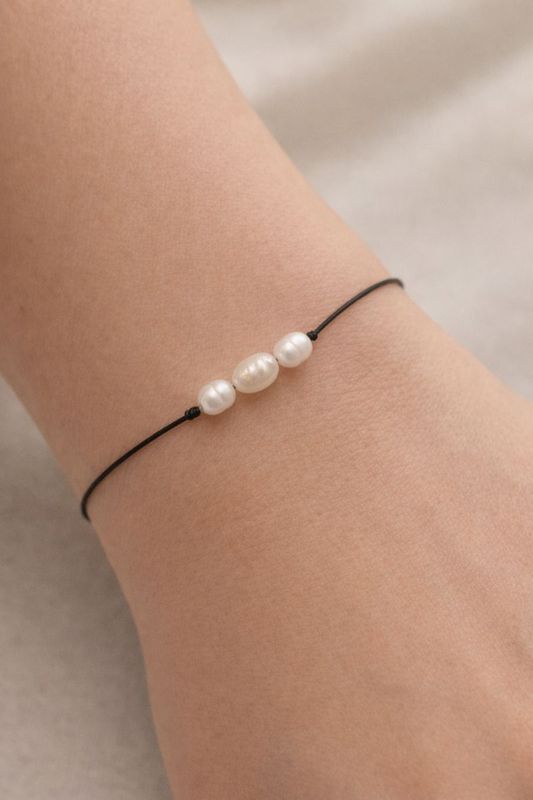 Bransoletka na sznurku z perłami naturalnymi