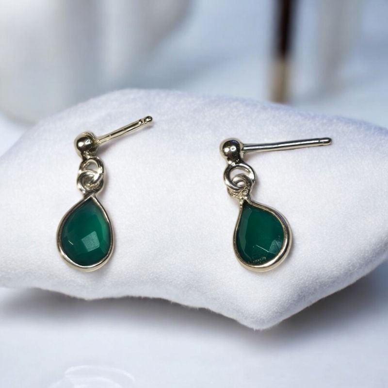 Srebrne kolczyki łezki z zielonym onyksem