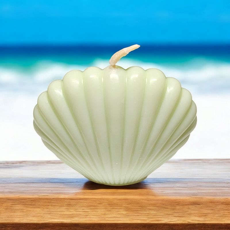 Świeca sojowa w kształcie małej muszelki