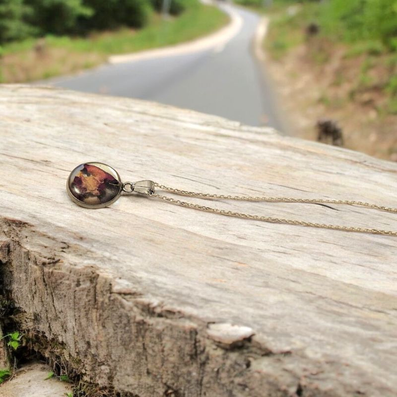 Naszyjnik z naturalną różą w żywicy