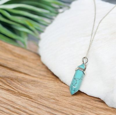 Naszyjnik z kamieniem naturalnym - grot z howlitu