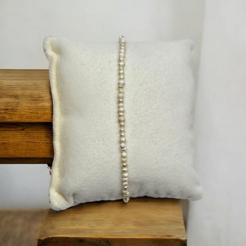 Bransoletka na gumce z perłami naturalnymi