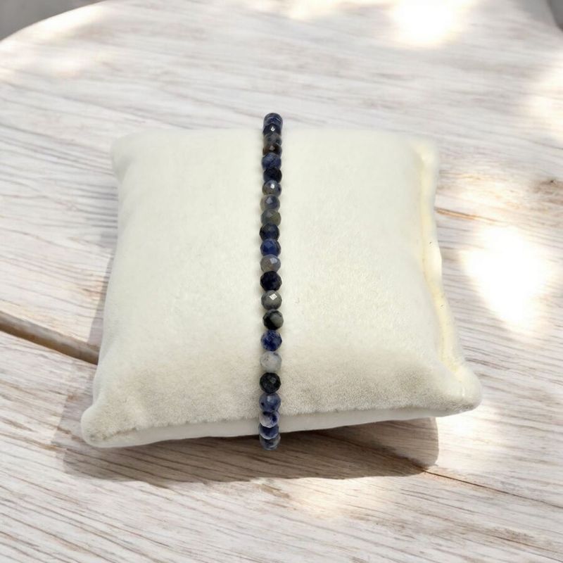 Sodalitowa bransoletka