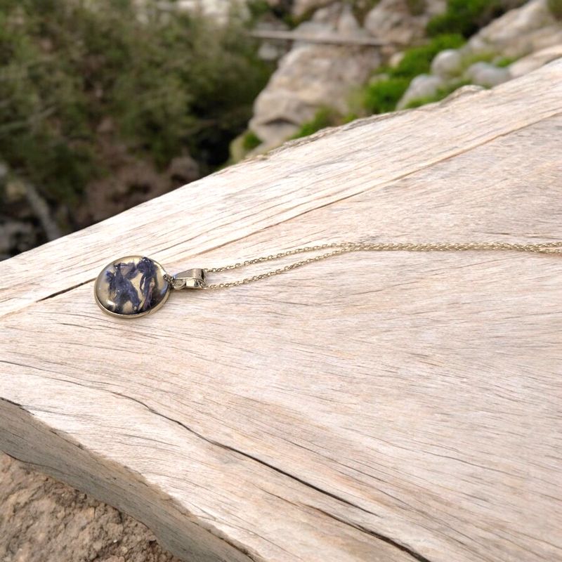 Naszyjnik chabrowy z żywicy