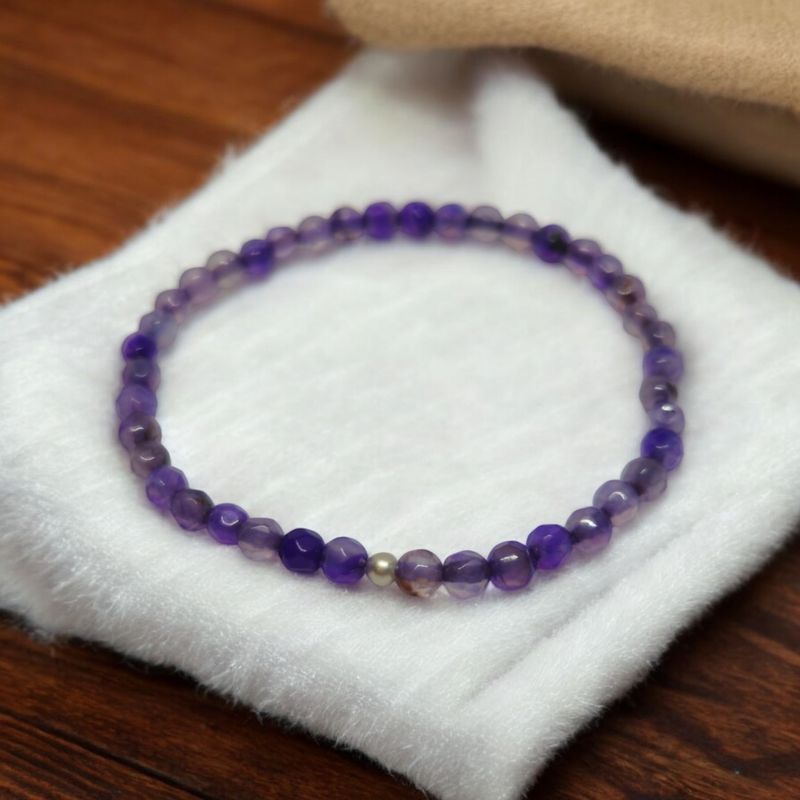 Fioletowa bransoletka z agatami i srebrnym oczkiem