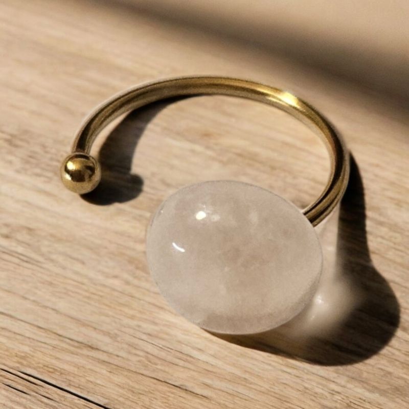 Pierścionek ze stali z różowym kwarcem