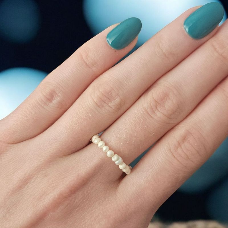 Pierścionek na gumce z naturalnymi perłami słodkowodnymi 3mm