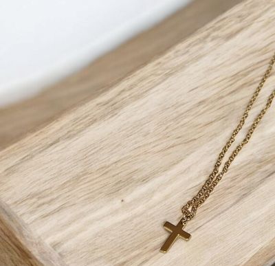 Naszyjnik z krzyżykiem