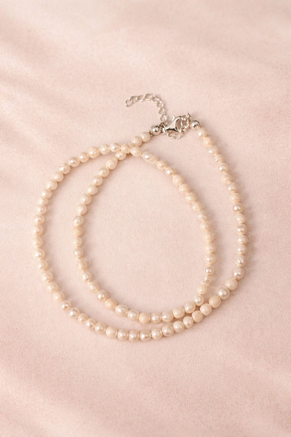 Naszyjnik z drobnych naturalnych pereł słodkowodnych