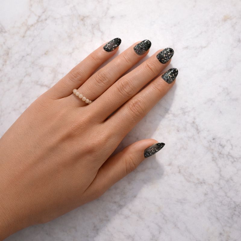 Pierścionek na gumce z kamieni słonecznych