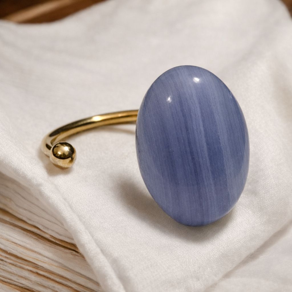 Pierścionek z kaboszonem z agatem