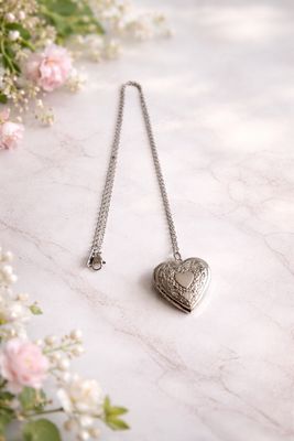 Sekretnik w kształcie serca ze stali