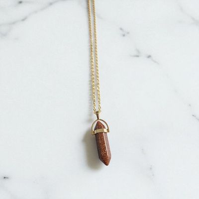 Naszyjnik grot z piaskiem pustyni.