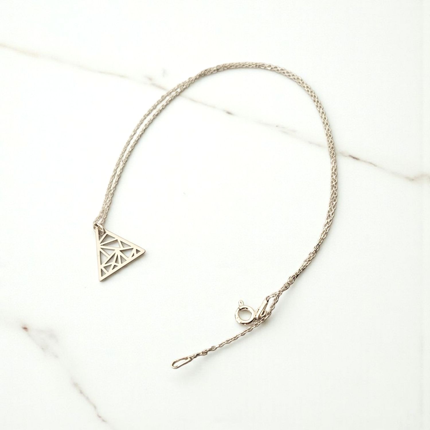 Srebrny naszyjnik z trójkątem