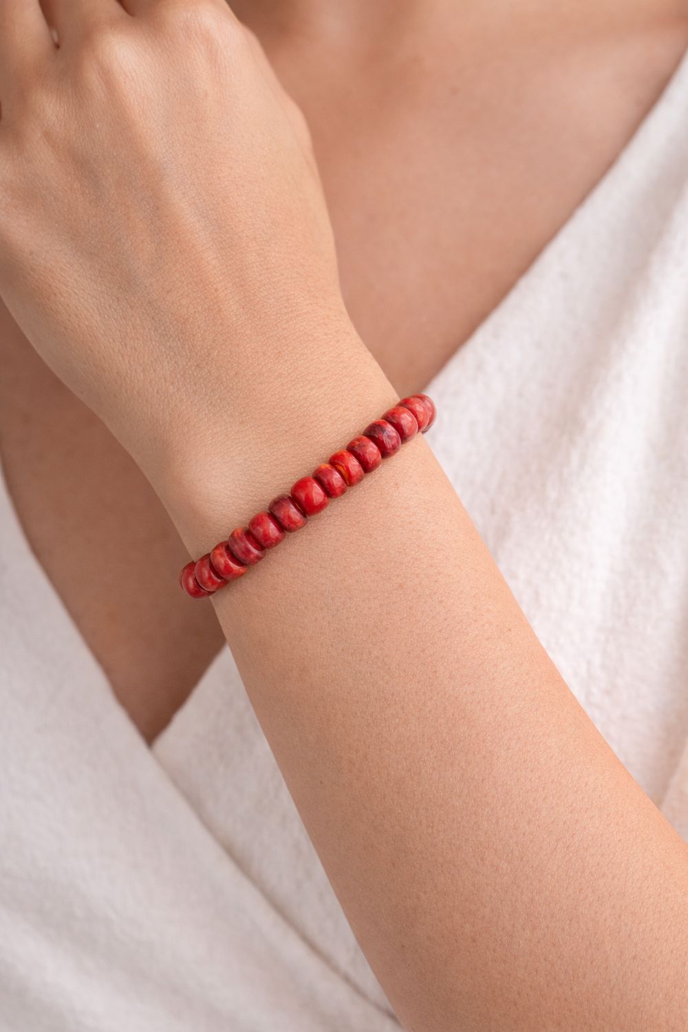 Bransoletka z czerwoną masą perłową