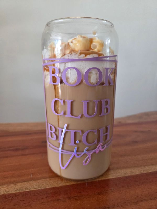 Glastumbler "BOOK CLUB B*TCH" mit Bambusdeckel und Glasstrohhalm