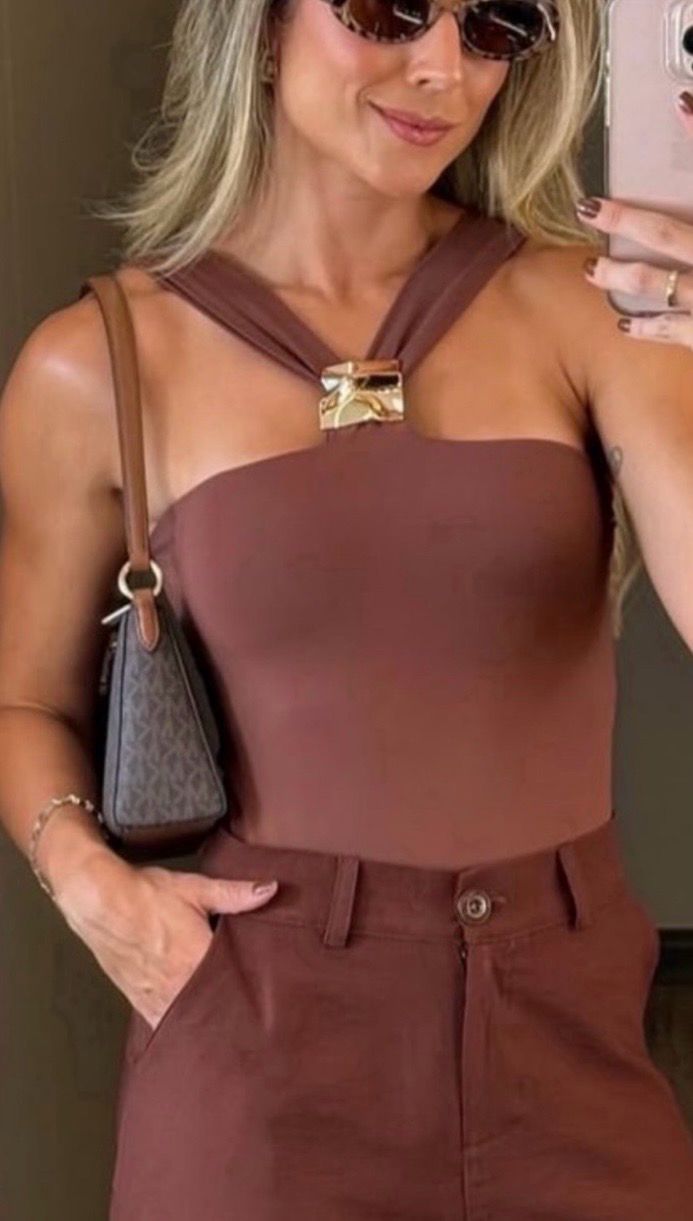 Body gold detail
