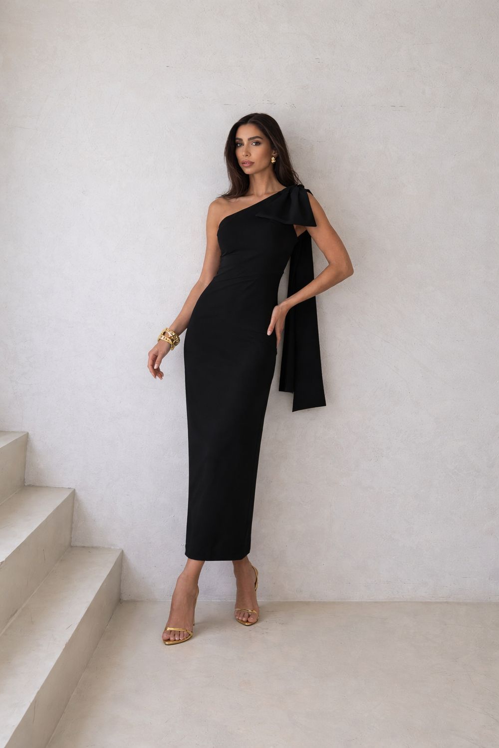 Elegant Black One-Shoulder Midi Dress