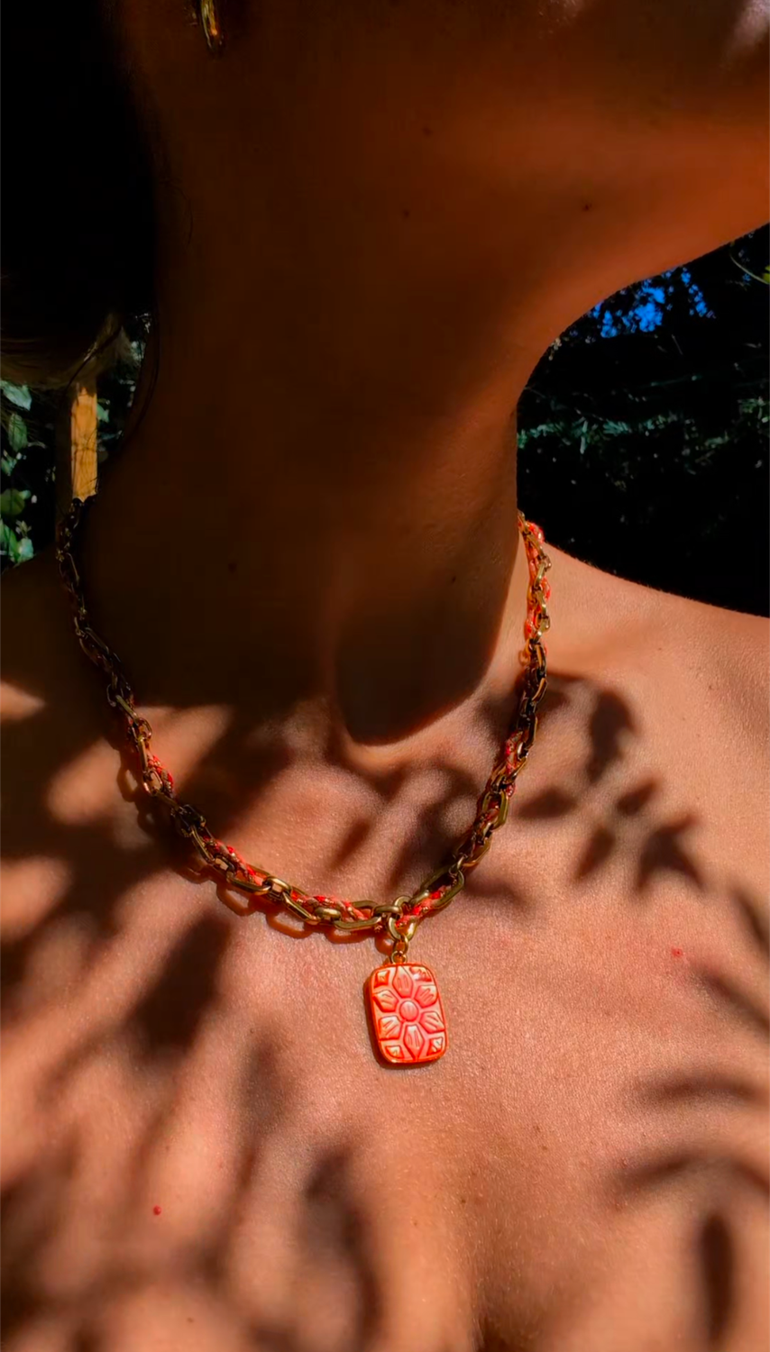 Collier couleur sanguine