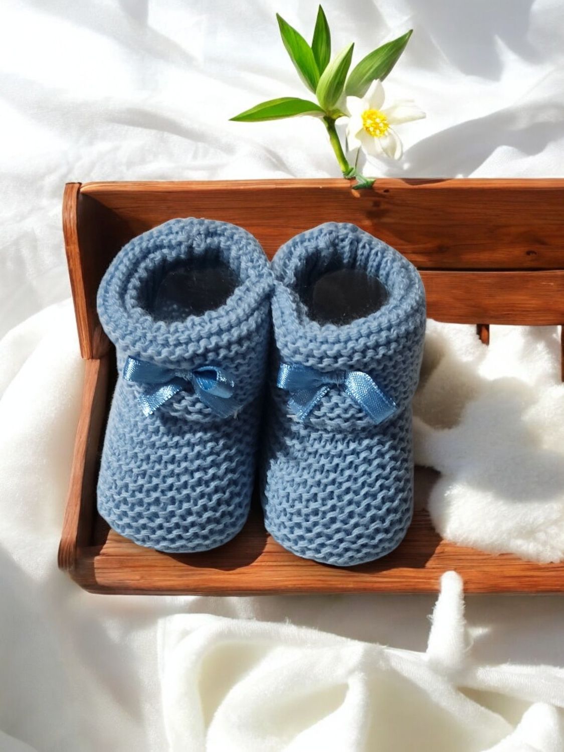 ​Boot-style baby slings with bow – elegance and comfort