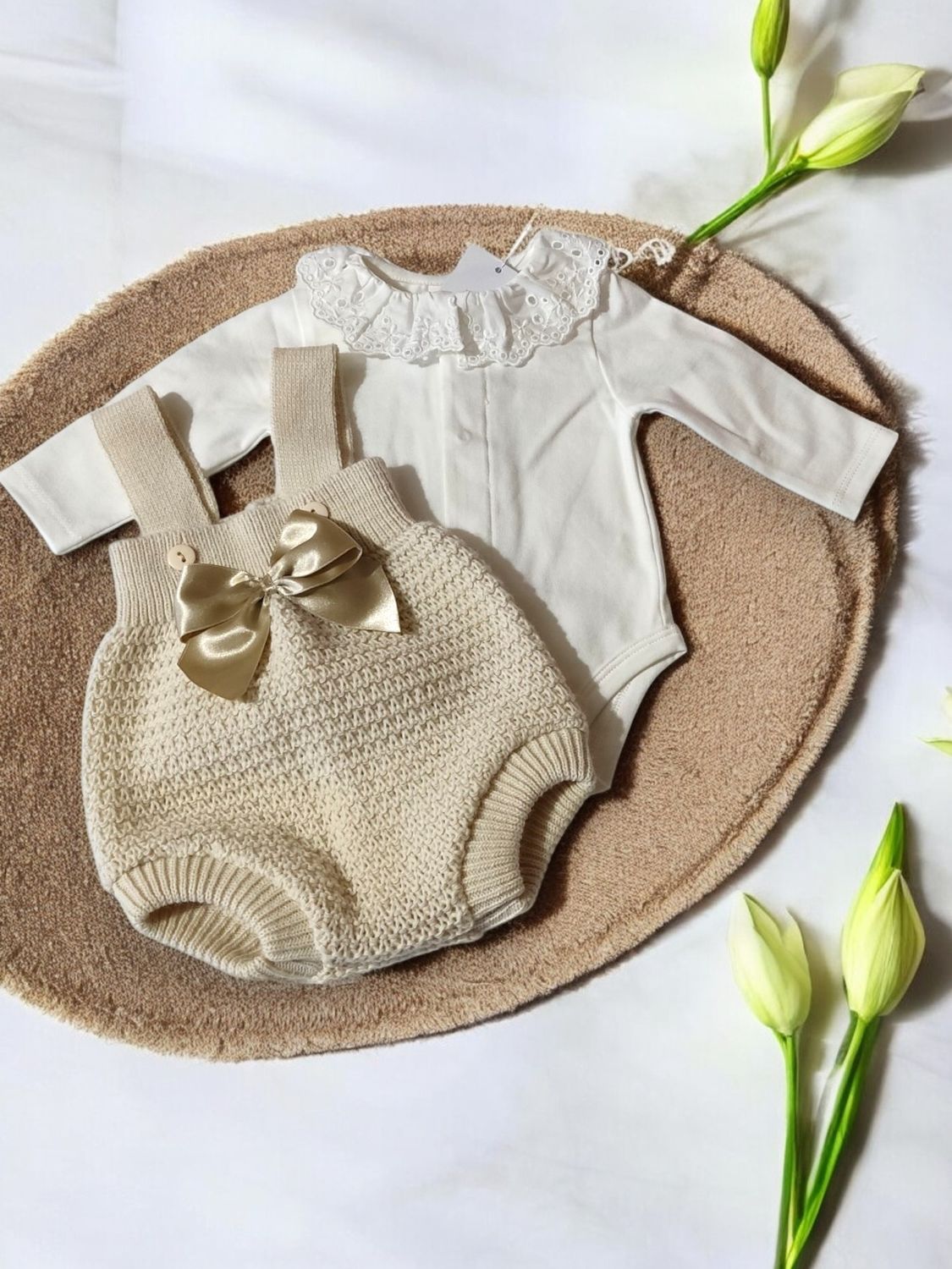 Conjunto 2 Peças para Bebé Menina – Fofo com Laço e Body com Meia Carda