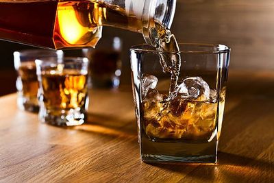 Ron y whisky