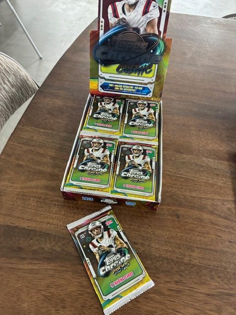 Pack 2024 Topps Chrome Cosmic Football